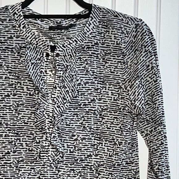 The Limited ruffled keyhole front long sleeve nylon stretch top black/white sz s - Picture 5 of 10